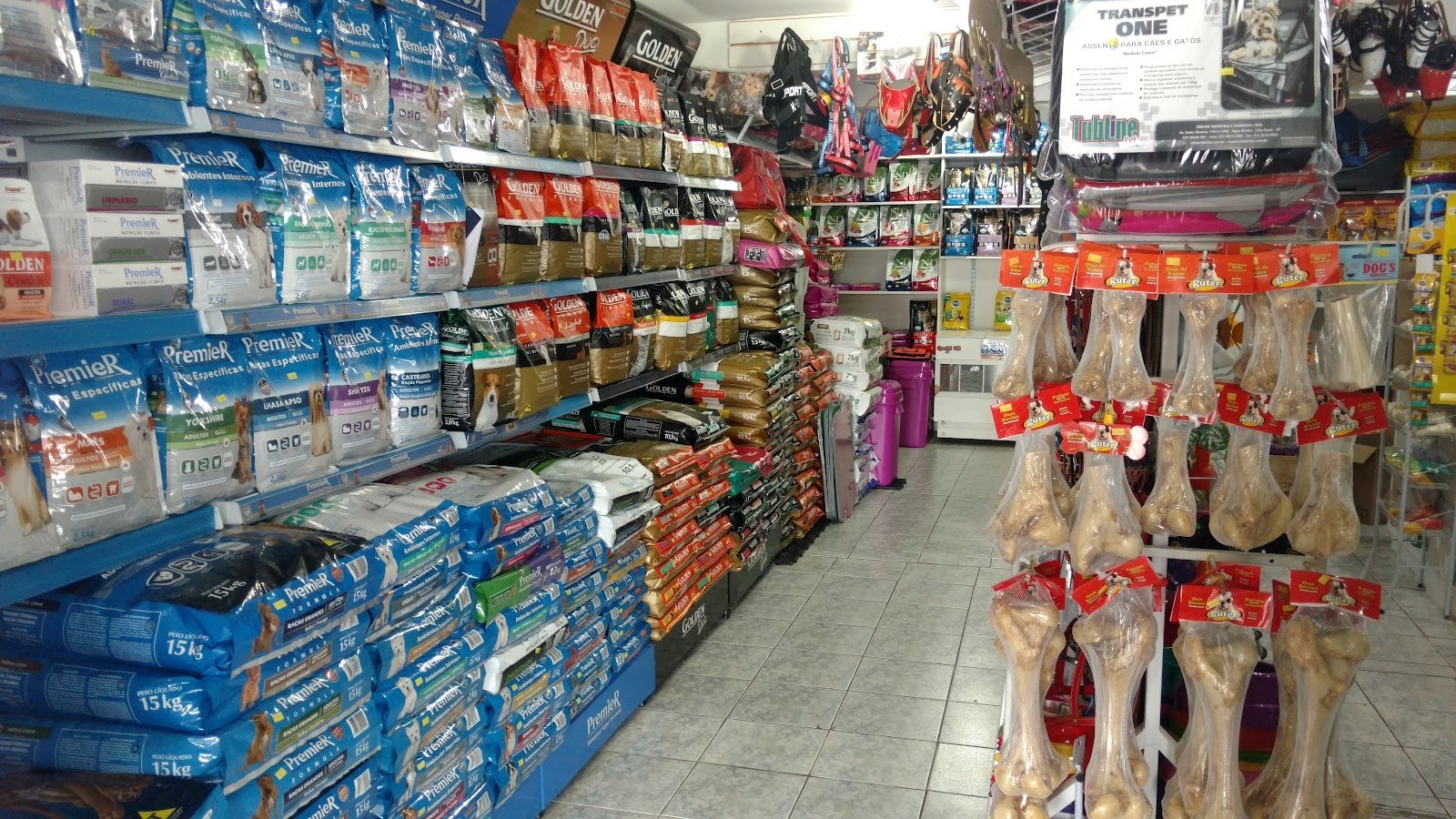 Corredor de rações do Pet Shop Dálmata